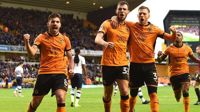 里夫斯调侃：篮球／纸牌／保龄球／飞镖 东契奇在这些方面都赢不了我（里夫斯笑称：无论篮球、纸牌、保龄球还是飞镖，东契奇都赢不了我）