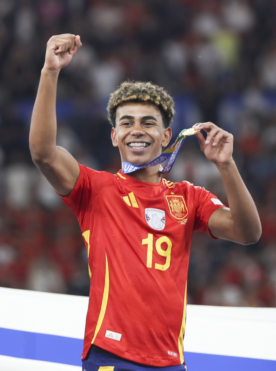 美记：活塞有意得到浓眉，可提供艾维&哈里斯&选秀权筹码