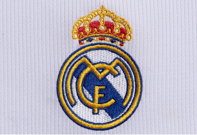 敢信吗？高诗岩追身三分打停深圳 开场三分球3中3（高诗岩追身三分逼停深圳，开局三分3投3中）