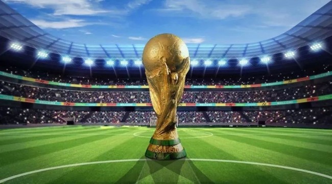 详解职业球员的钉鞋选择：天然草皮与人工草皮对抓地力的不同需求