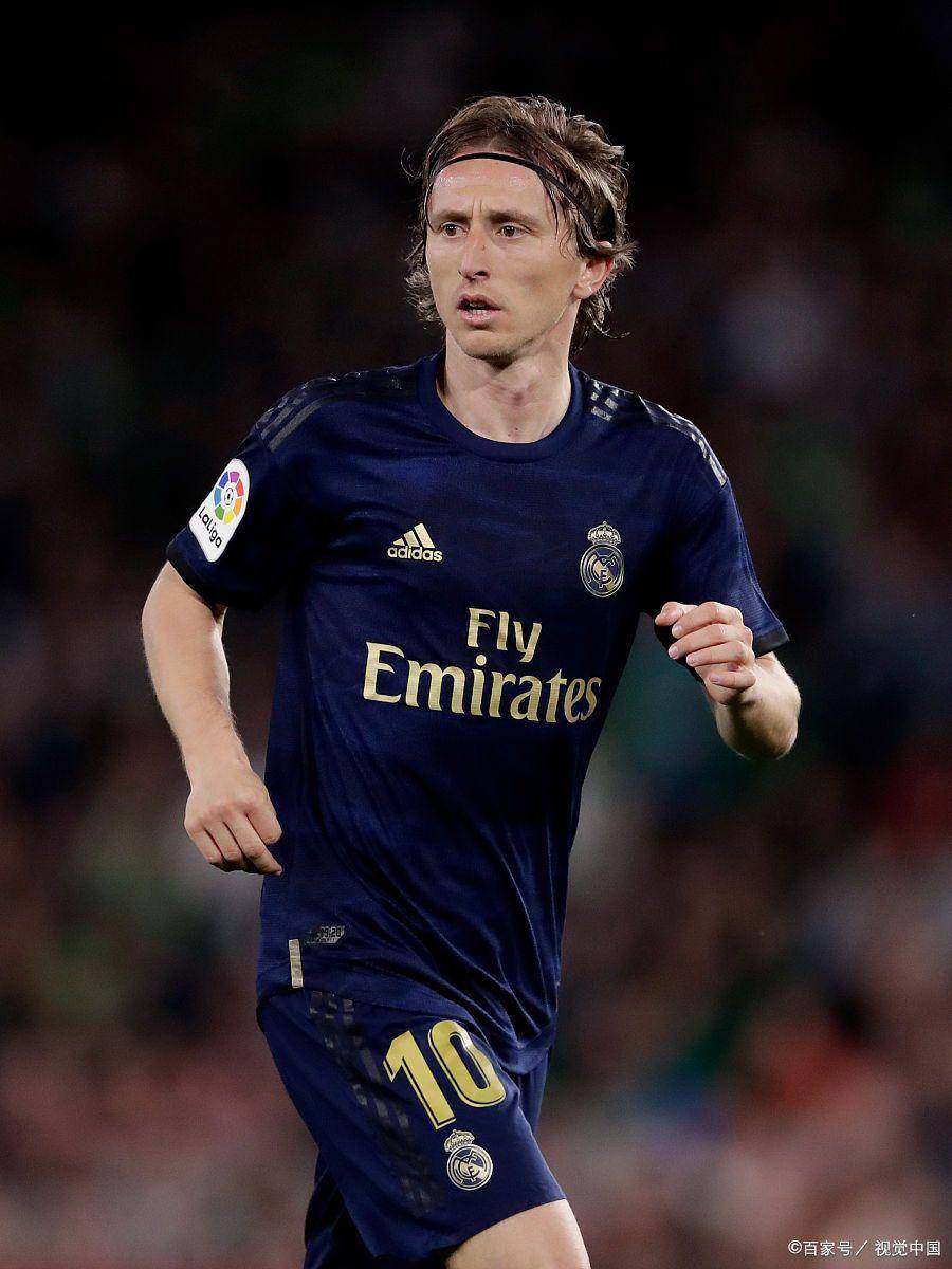 东契奇精彩突破，哈珀防守失误（东契奇神勇突破，哈珀防守失手）